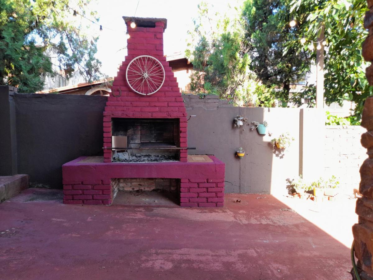 Residencial Villalobos Homestay *